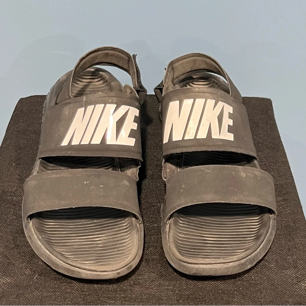 Nike Tanjun Womens Sandals Black White Slingback Shoes Size 10 - Picture 2 of 7